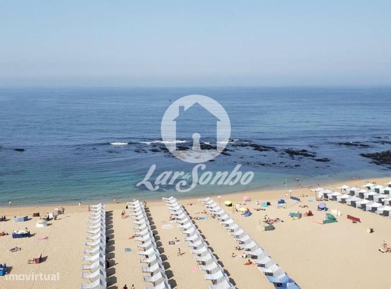 T3 Apartment with Enclosed Garage Located 50 Meters from Póvoa de Varzim Beach