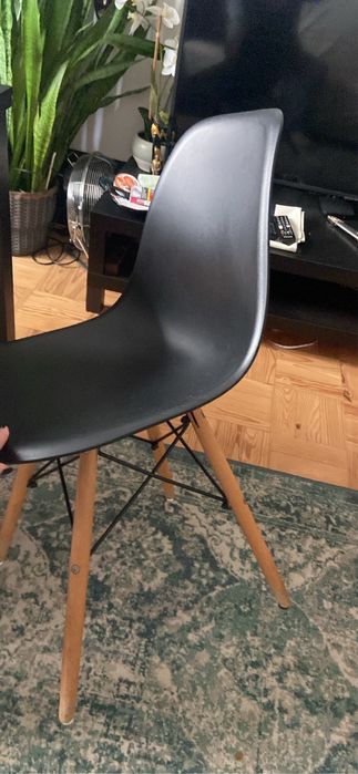 4 cadeiras para mesa de jantar cor preta.