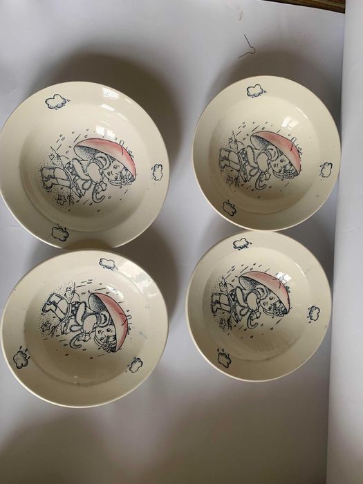 Тарелки Девочка под зонтиком Каменный Брод