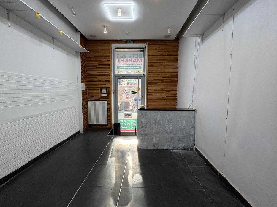 Оренда фасадного приміщення 43 м2, вул. Грушевського