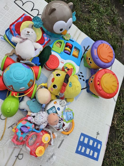 Іграшки розвиваючи для малюків