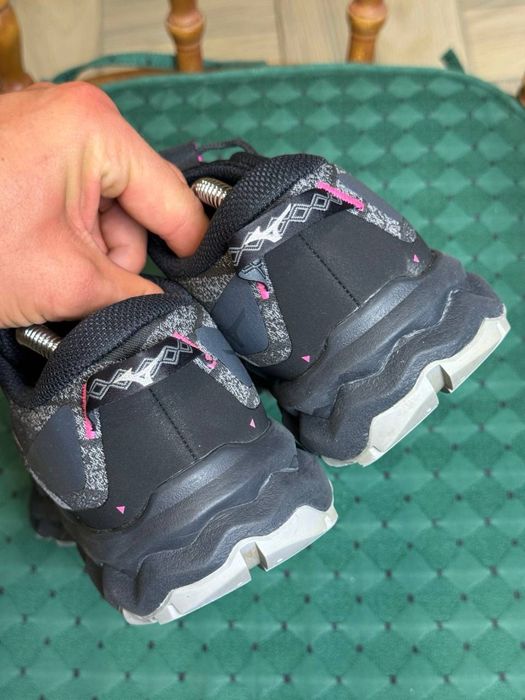 Оригінальні трекінгові кросівки “Mizuno Wave Daichi 7 GTX”