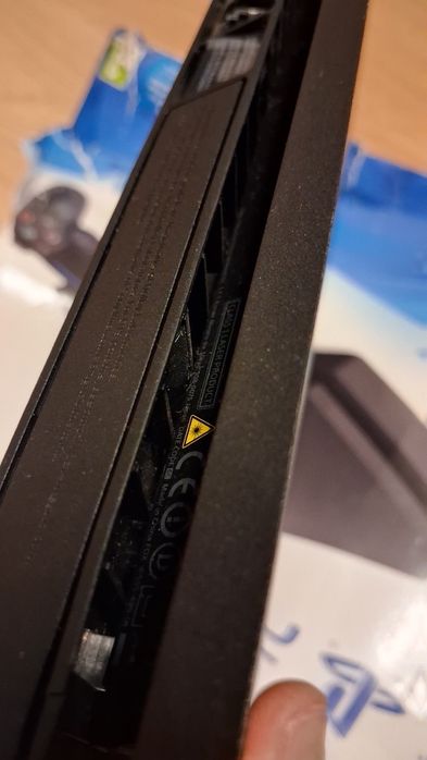 Ps4 slim  1 Tb + cabos + Uncharted 4 edicao especial