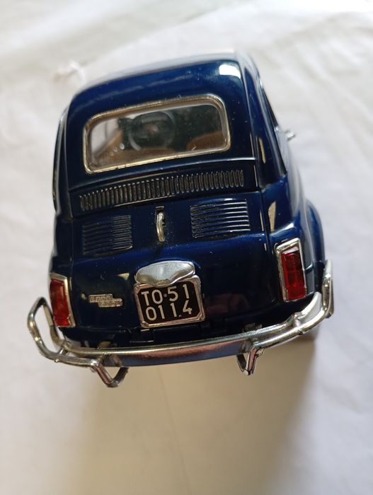 Miniatura Fiat 500 da Burago escala 1/16