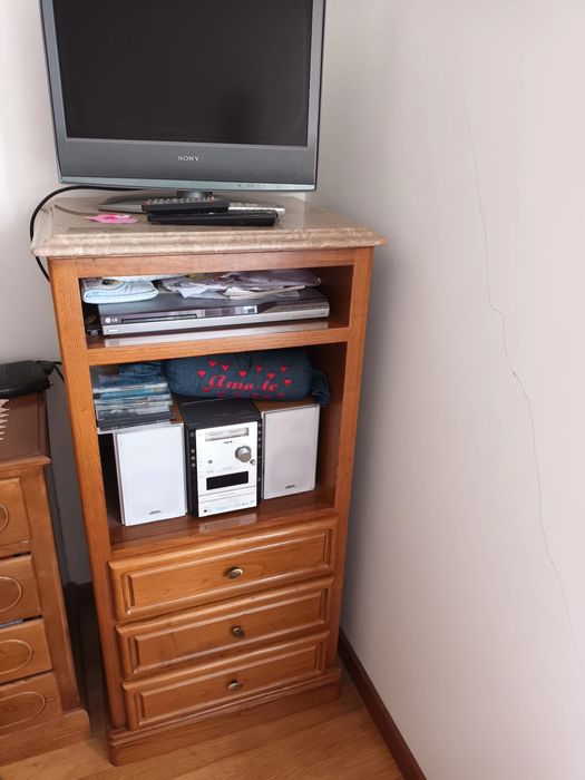 Cama +2 .mesas cabeçeiras + comeda+móvel de tv