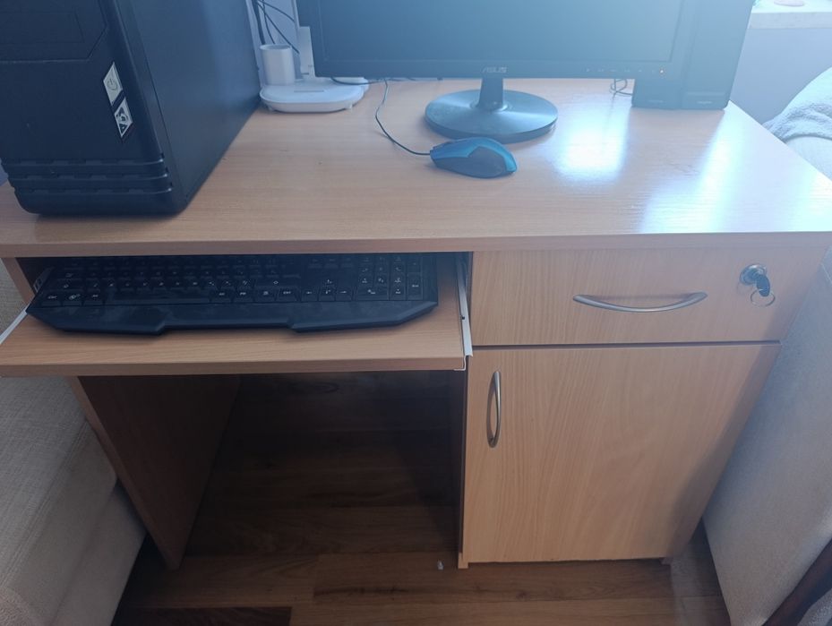 Biurko młodzieżowe