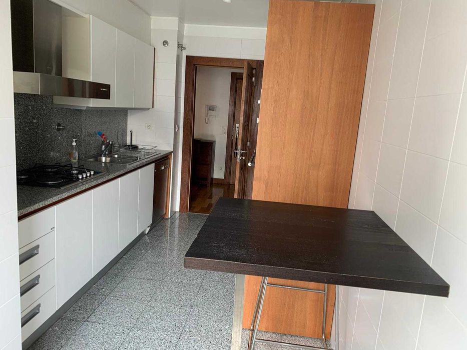 Apartamento T1 no Lumiar em condomínio fechado