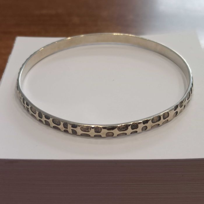 Srebrna sztywna bransoletka Rytosztuka