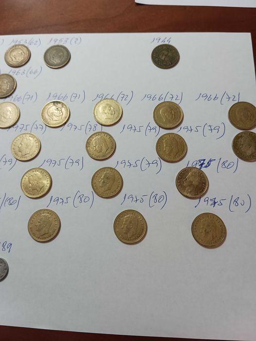 40 moedas de 1 Peseta de 1944 a 1975