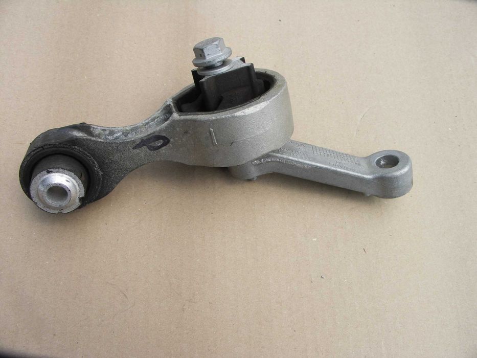 Wspornik mocowanie silnika Talento 2,0 Trafic III Vivaro II prawy