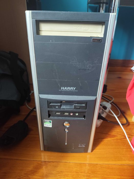 Retro PC + monitor – Athlon XP 2800+ | Radeon X1650 Pro AGP | Idealny dla kolekcjonera i fanów klasycznych gier