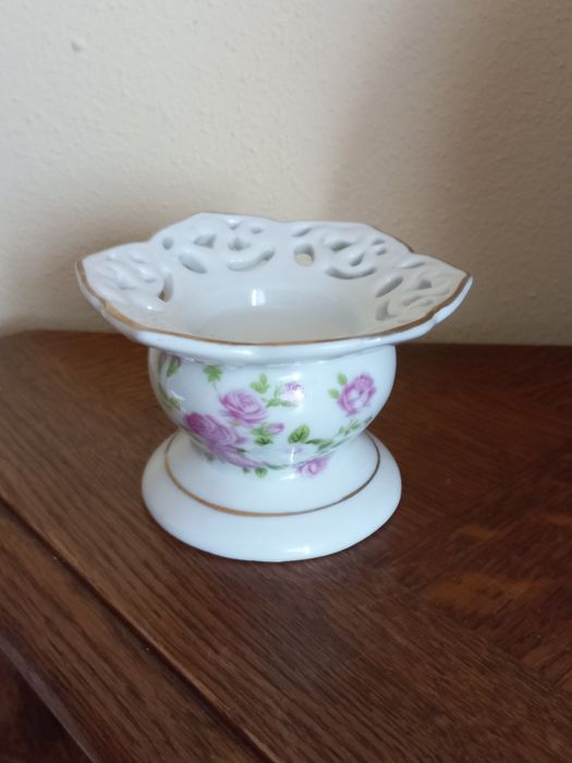 Piękny porcelanowy mały świecznik