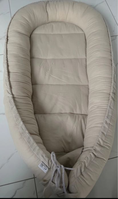 Beżowy kokon niemowlecy