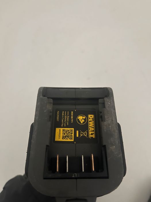 Wkrętarka DeWalt zasilanie akumulatorowe 18 V DCD100M2T-QW limitowana
