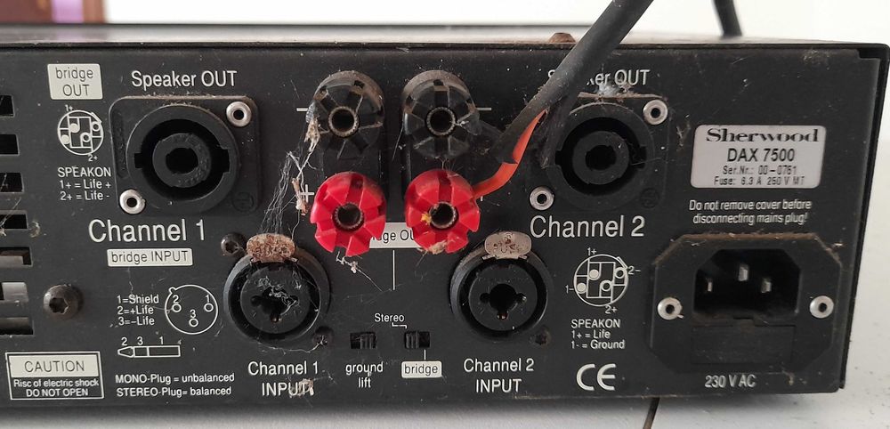 Vário material de som