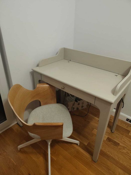 Funkcjonalne biurko 90x53 stan idealny