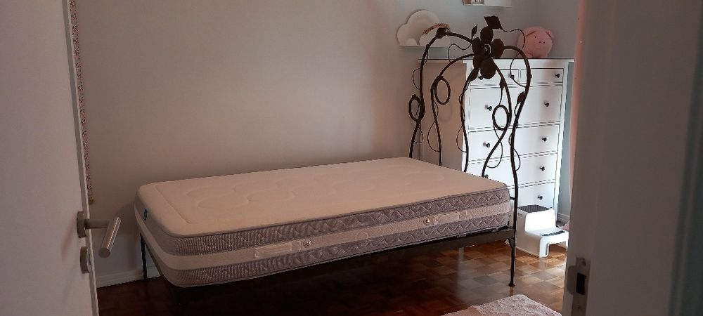 Cama de Metal de corpo e meio