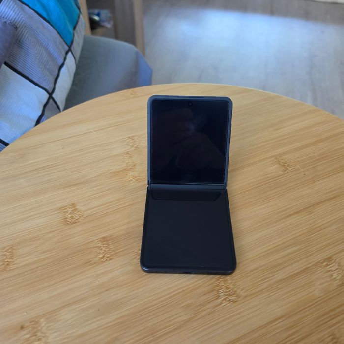 Smartfon Samsung Galaxy Z Flip7 12/256GB