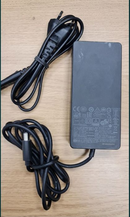 Microsoft Surface 1661 Stacja dokująca komplet z zasilaczem 1749