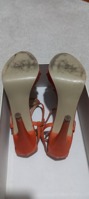 Sandálias laranja Moschino