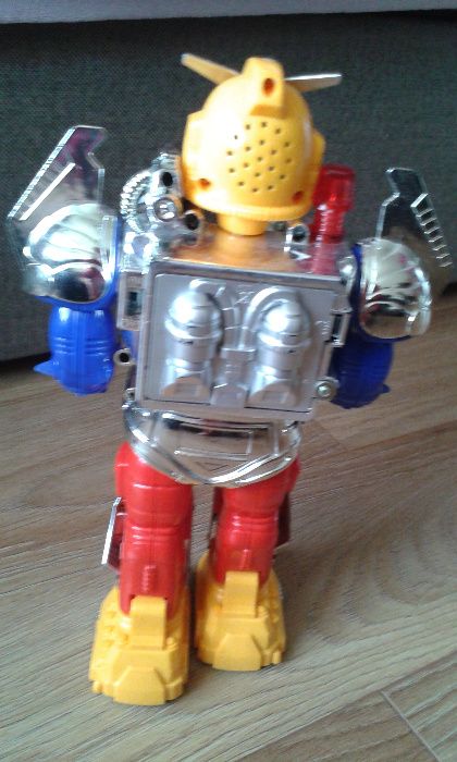 Robot- chodzi ,światlo i dzwięk na baterie