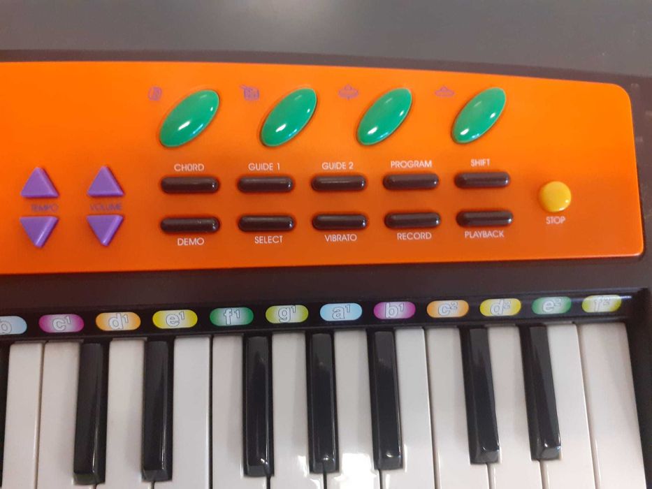 Teclado eletrónico de 22 teclas, com microfone, marca Simba