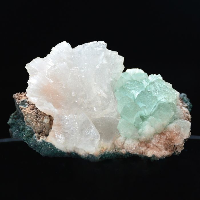 apofyllit z heulandytem minerał -kryształ kolekcjonerski muzealny