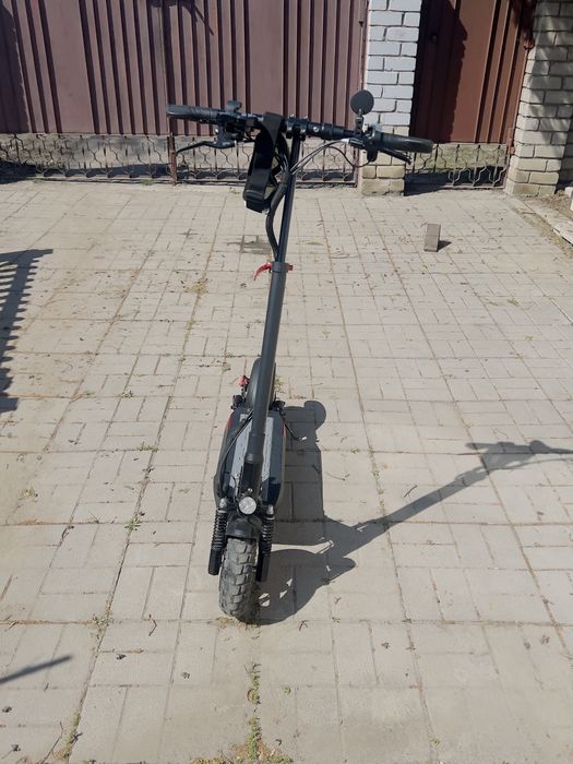 Продам электросамокат Kugoo M4 Pro.