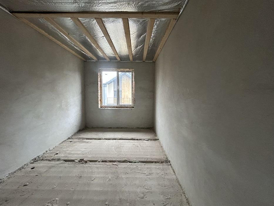 Таунхаус з гаражем Готовий до ремонту.Підведені всі комунікації