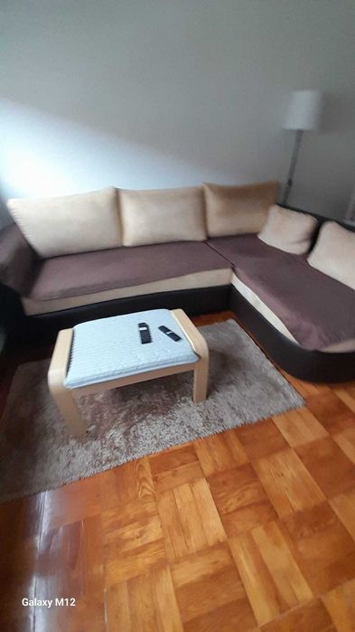 Sofá cama com chaise longue e arrumação + pousa-pés IKEA
