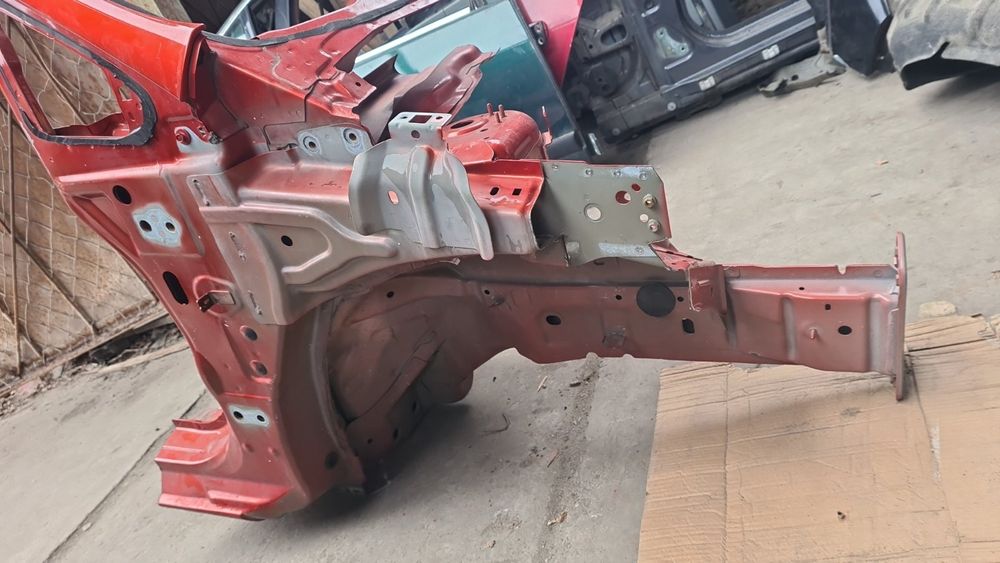 Четверть передняя правая Форд Фиеста 2013-2019 год.