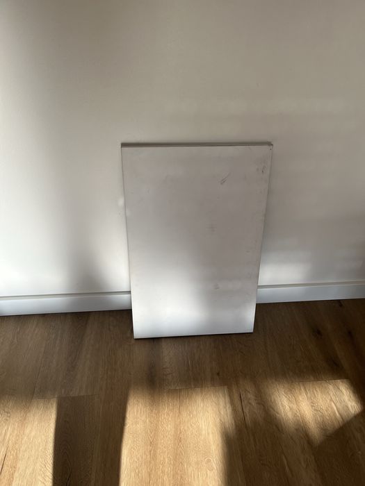 Vendo  duas portas brancas Ika pintadas  e uma gaveta