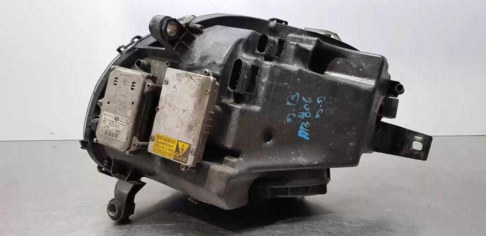 FAROL DIREITO MERCEDES-BENZ CLASSE R 2007 -A2518201461