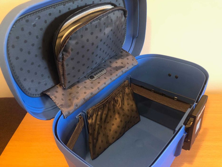 Delsey Necessaire - Óptima companheira de viagem. Excelente estado.