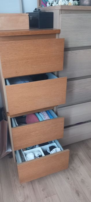 Vendo duas mesas de cabeira em pinho mel usadas mas muito bem estimada