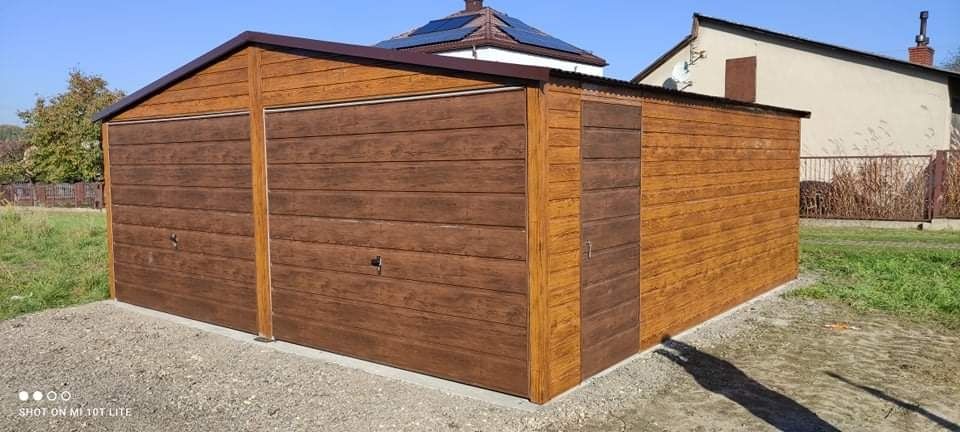 Garaż 6x5.80 czarny mat  bramy orzech
