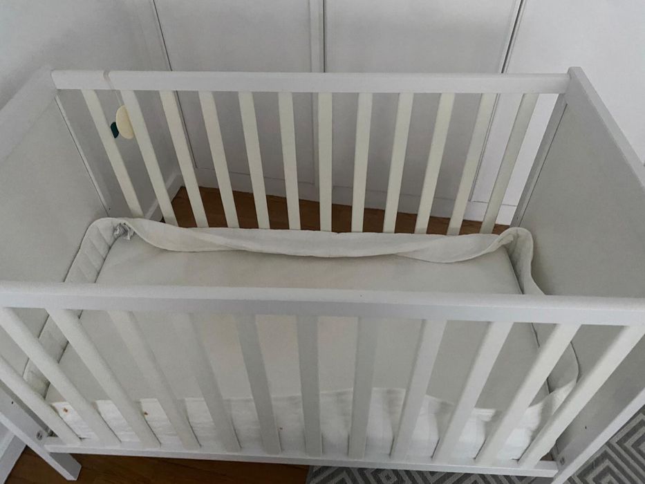Berço Ikea inclui lencoes