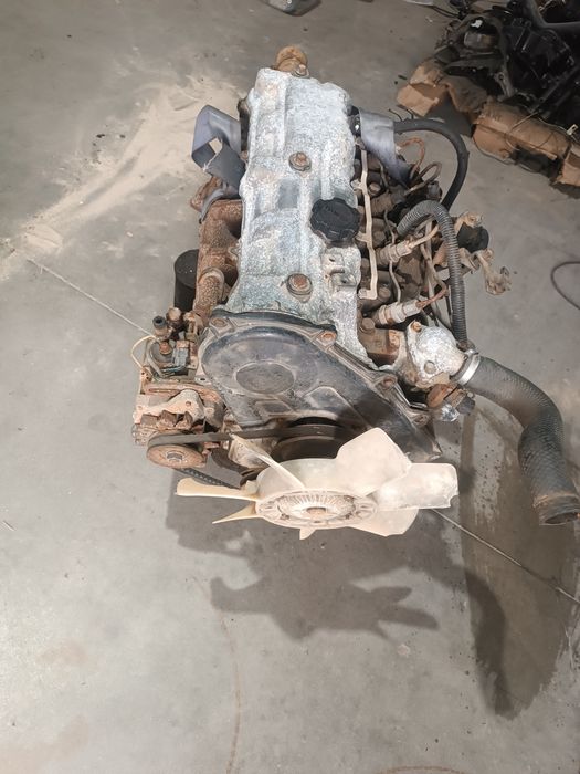 Motor - Toyota Hilux 2.4d + caixa 4 velocidades