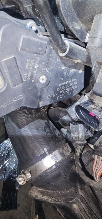 Дросельна заслонка впускний колектор vw passat b6 2.0tfsi  06F133062J