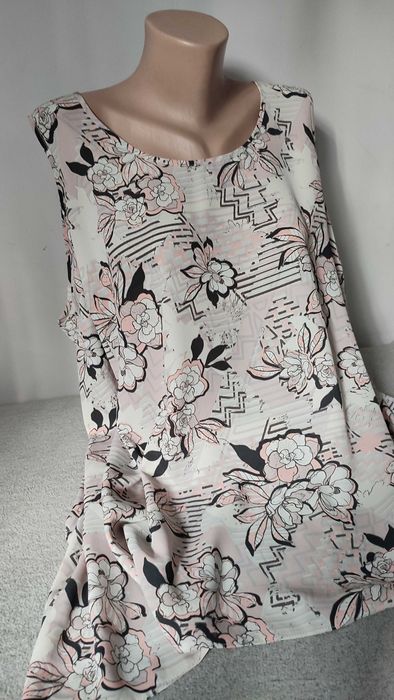 Bluzka damska bez rękawów plus size we wzory kwiaty okrągły dekolt 54