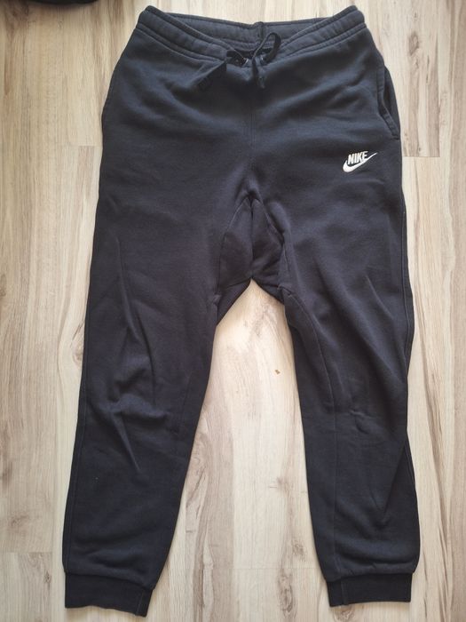 Czarne dresy Nike