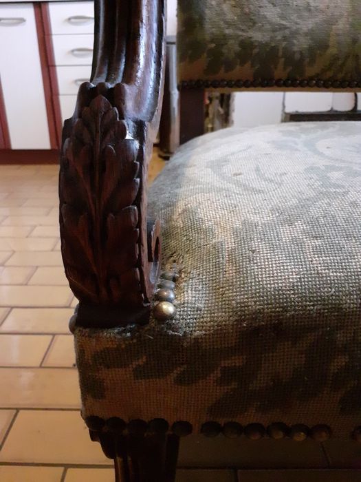 Bardzo Stary fotel do odnowienia