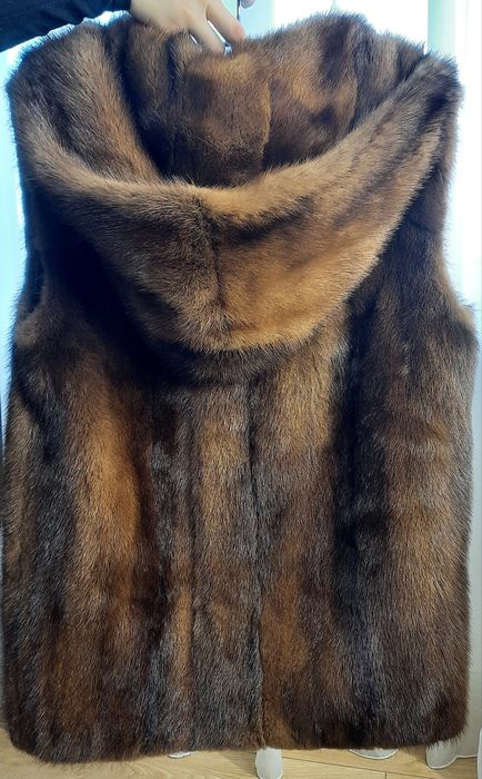 Продається мехова жилетка