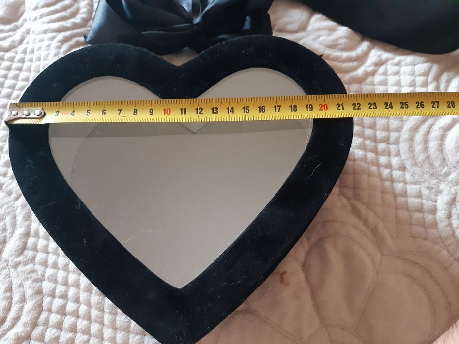 Подарункова коробка сердечко чорна