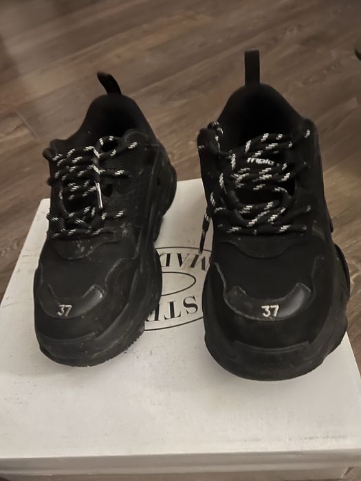 37 Balemciaga , adidasy