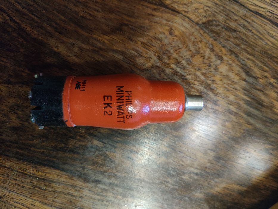 Válvula Philips EK2