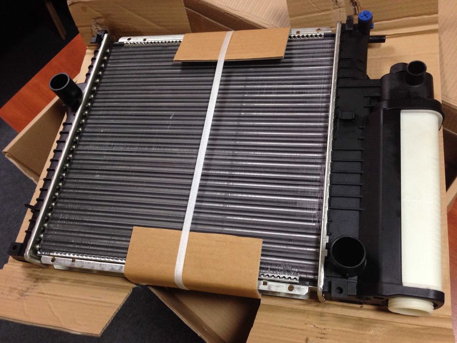 Радіатори охолодження двигуна до BMW E36, та інших BMW.