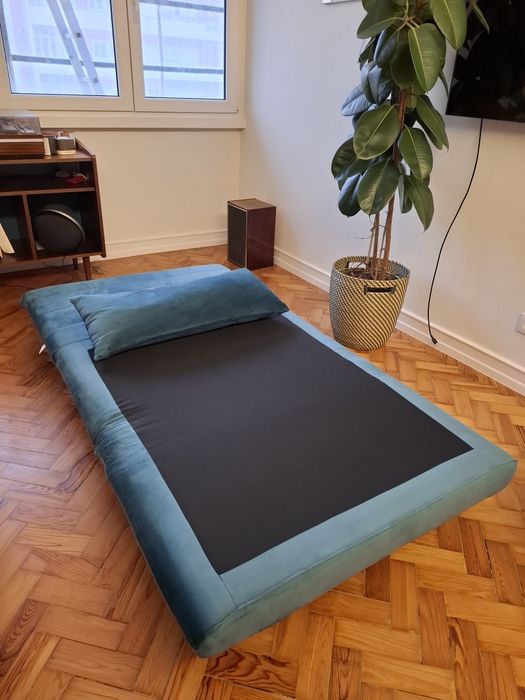 Sofá-cama em veludo turquesa da Maison du Monde