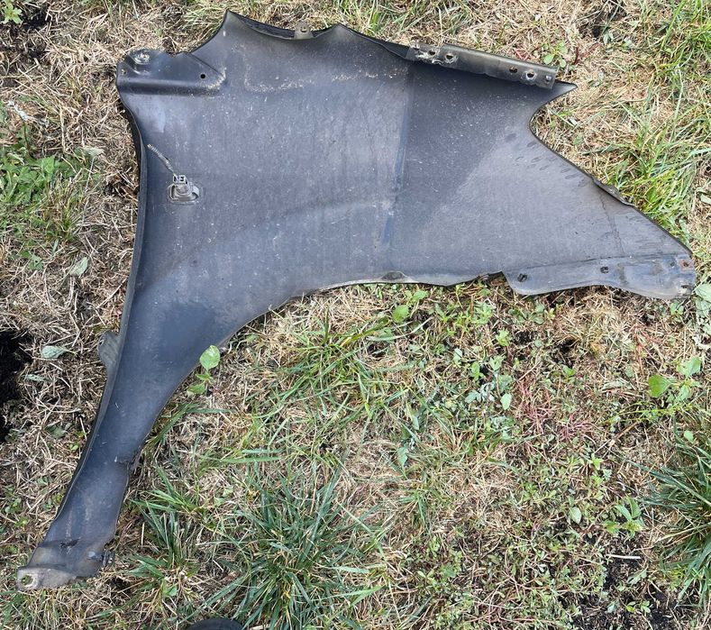 Toyota Corolla Verso II Błotnik lewy , prawy.