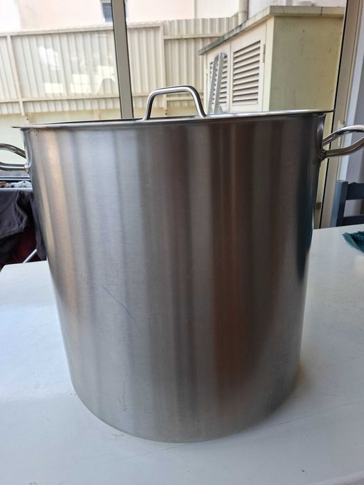 Panela grande de 35l de capacidade